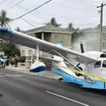 飛機突故障失控　遭迫降市區街頭