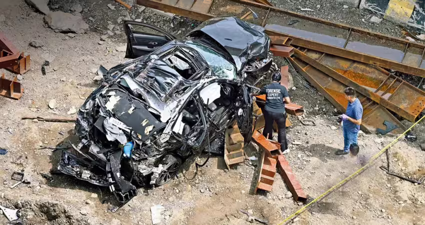 連人帶車墜落！BMW超速衝破高架護欄　傷亡情況曝