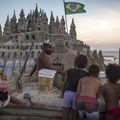巴西「沙灘國王」22年來都住在沙堡裡，他還嗆花大錢買海岸別墅的人超蠢！