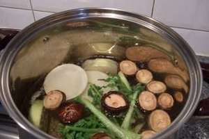 日本罹癌博士不放棄，靠自己研發的『五行蔬菜湯』成功救回自己一命！趕緊煮來給家人喝