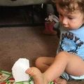 美3歲童天生沒手「用腳」吃鬆餅　遭店員歧視嗆：不准碰