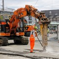 雇主偷懶挖土機當吊車用　新手駕駛一抖砸死下方工人