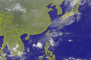 東北風晚間報到！周末增強變天　北台灣「低溫有雨探19度」
