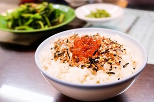 台南海鮮小飯館　超大碗鮮魚湯、誘人鮭魚卵飯