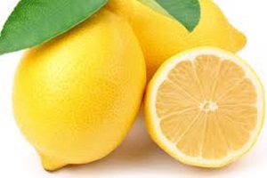 檸檬加這個，每天睡前喝一杯，號稱「天然減肉劑」，排出宿便，腰圍小一圈