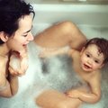 爸媽何時應該開始避免在孩子面前裸體？