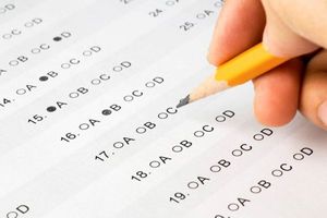 IQ題 小 明 測 驗 時 所 有 題 目 都 答 對 ， 但 他 得 不 到 滿 分 ， 為 甚 麼 ？