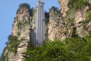 耗費上億在百米懸崖上築起的光電梯，被稱為中國的「艾菲爾鐵塔」  原文網址：https://read01.com/2G8j...
