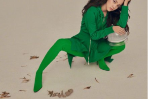 歐陽娜娜逆天「螳螂綠」長腿大側劈 網看傻：要變形了