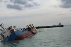 挖砂船翻覆造成14名船员下落不明