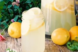 喝檸檬水可以加蜂蜜嗎？怎樣喝才能減肥美白？學會「這樣喝柠檬水」， 「4大好處」全部get！