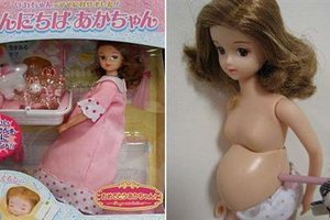 日本玩具廠商腦洞大開地製造超奇特的「懷孕娃娃」，她生產的方式連大人也忍不住想試玩一次…