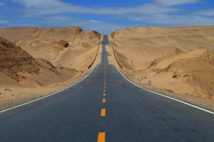 世界上最長的沙漠高速公路，長2540公裡，近500公裡為無人區，就在中國！