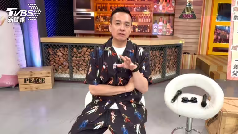 小鐘日前推出單曲〈愛要慢慢累積〉引起不少人共鳴。(圖/謝毅攝) 小鐘日前推出單曲〈愛要慢慢累積〉引起不少人共鳴。(圖/謝毅攝)