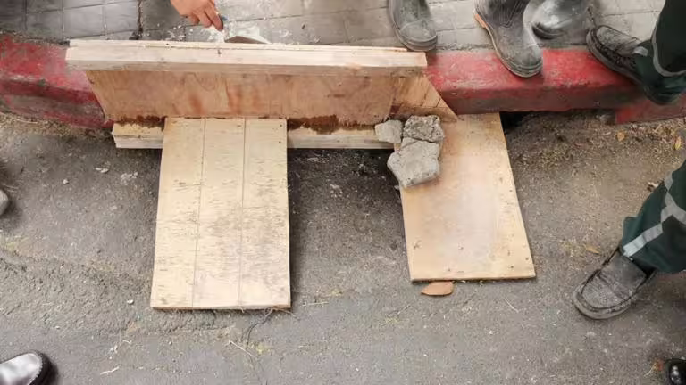 威廉隔天發現當局已將下水道洞口封起來。(圖/翻攝自Instagram@iammrthirty) 威廉隔天發現當局已將下水道洞口封起來。(圖/翻攝自Instagram@iammrthirty)