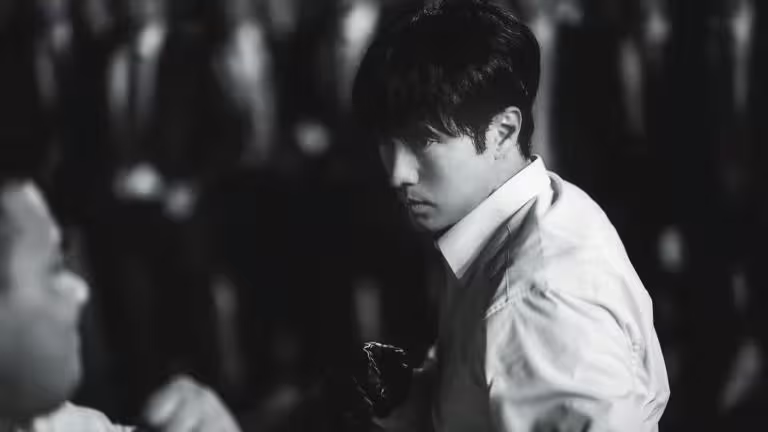 蘇志燮回歸小螢幕,演出《無赦之仇》。(圖/Netflix提供) 蘇志燮回歸小螢幕,演出《無赦之仇》。(圖/Netflix提供)