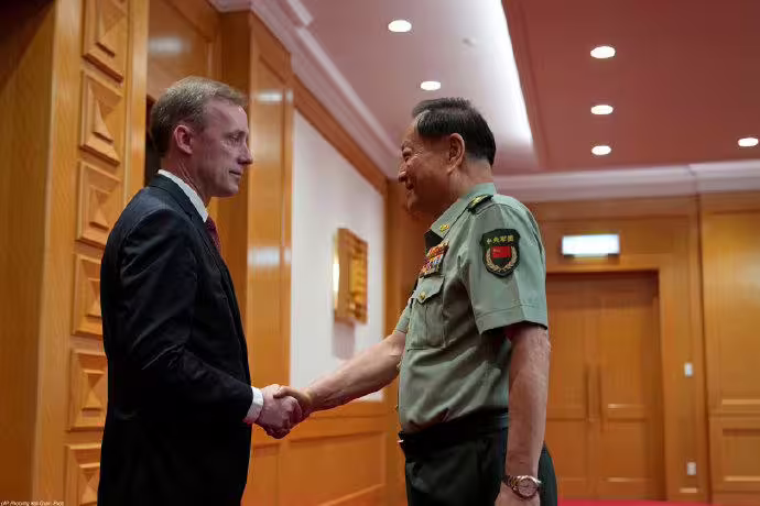 拜登政府時期的國安顧問蘇利文在結束與中央軍委主席習近平的會談後,蘇利文又指名與張又俠(右)會談,釋放出「不尋常的訊號」。(資料照片) 圖:翻攝自 美國駐華大使館 微博帳號 拜登政府時期的國安顧問蘇利文在結束與中央軍委主席習近平的會談後,蘇利文又指名與張又俠(右)會談,釋放出「不尋常的訊號」。(資料照片) 圖:翻攝自 美國駐華大使館 微博帳號