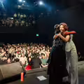 金鐘影后突衝上台！喜劇演員演出一半掀高潮 「母女」互動曝光
