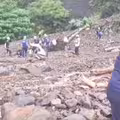 五口墜落50層樓深谷！ 警消又搜獲遺骸與嬰兒衣「釐清身分中」