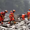 55人旅行團「全失聯」！老闆急租直升機飛災區