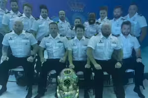海軍拍畢業結訓照　細看才發現「很不對勁」！過程曝光