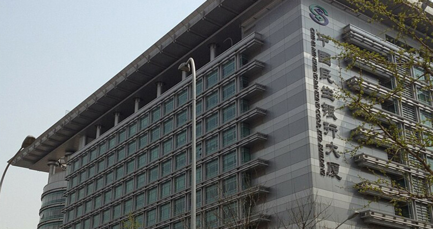知名銀行爆降薪！「薪水直接砍50%」逾4000員工全遭殃