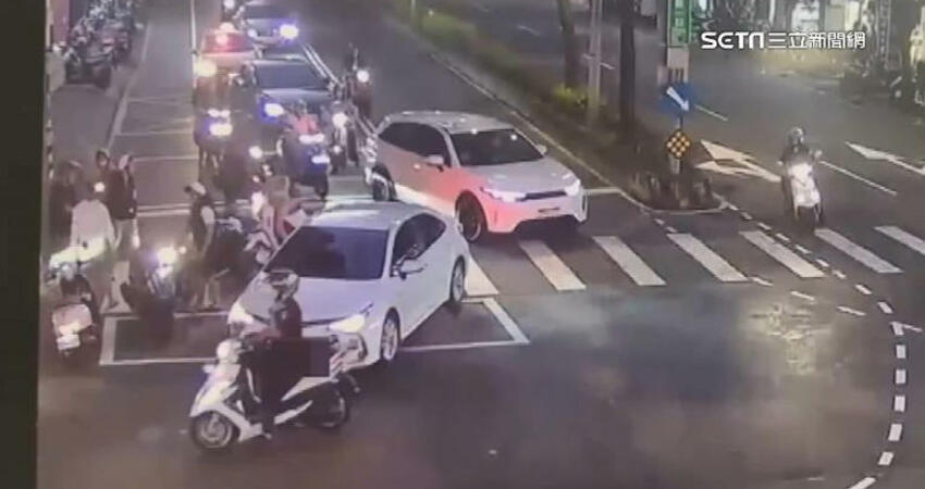 影／惹錯人！毒駕攔車嗆騎士 竟攔到「波麗士大人」秒遭送辦