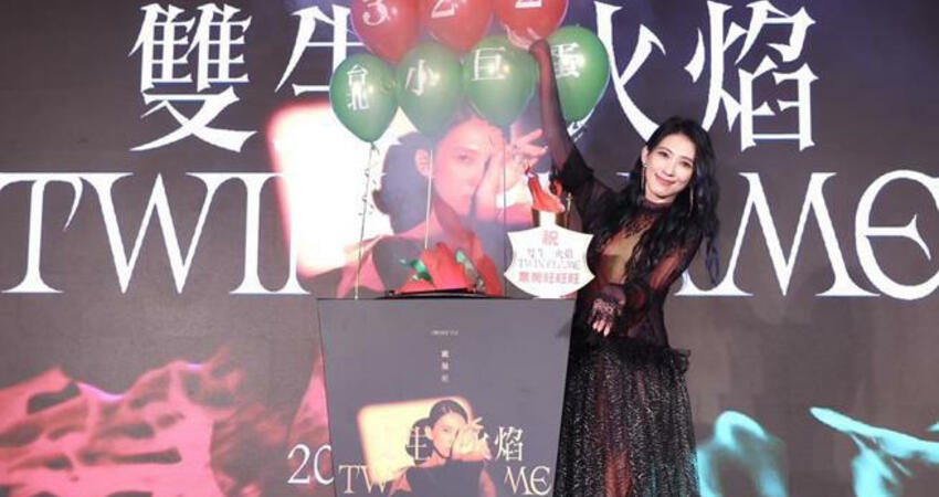 戴佩妮暌違9年宣佈攻蛋 驚爆罹患怪病「甚至坐著睡」
