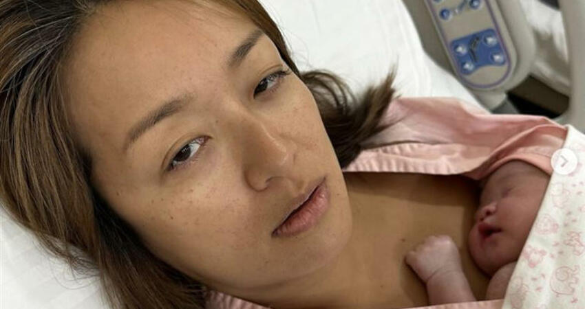 《百靈果》凱莉產後3個月爆憂鬱！火速和尪開機 曝「濕掉一片」