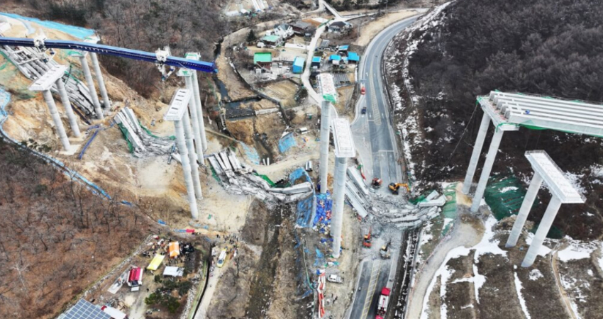 重大意外！「高速公路坍塌」多人遭活埋　已4死災難畫面曝
