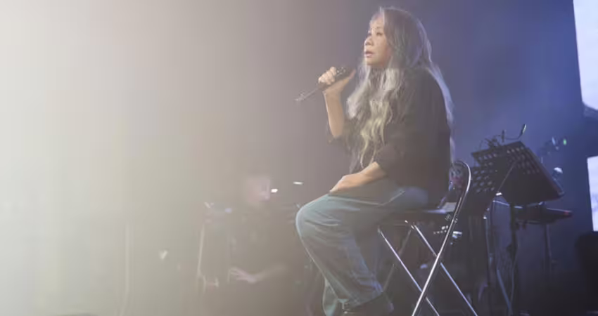 70歲國寶開唱！陳奕迅無預警登台 急討1物俏皮拋飛吻