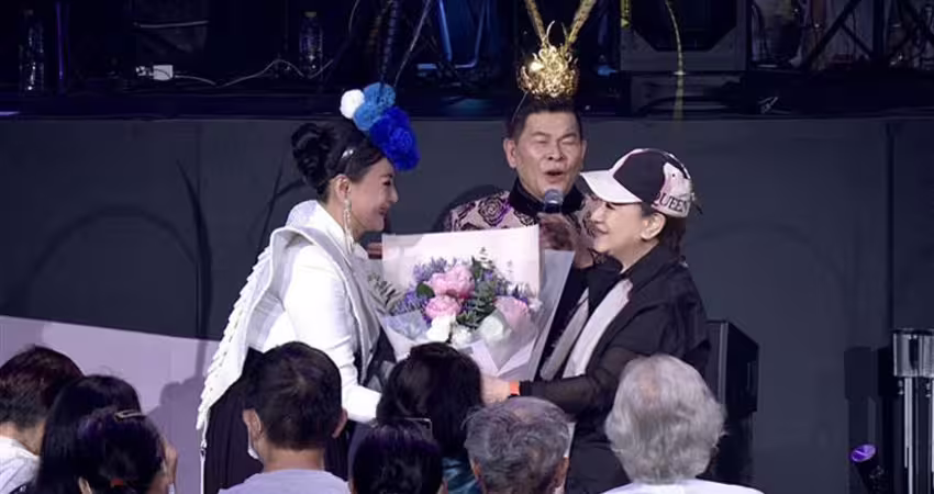 藍寶石歌廳秀台下超多大咖！80歲楊麗花驚喜現身 92歲鑽石歌王也來了