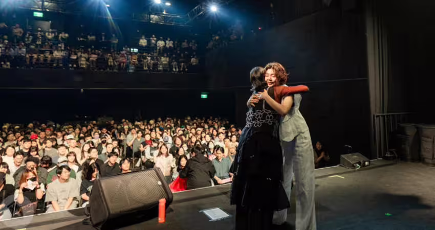 金鐘影后突衝上台！喜劇演員演出一半掀高潮 「母女」互動曝光