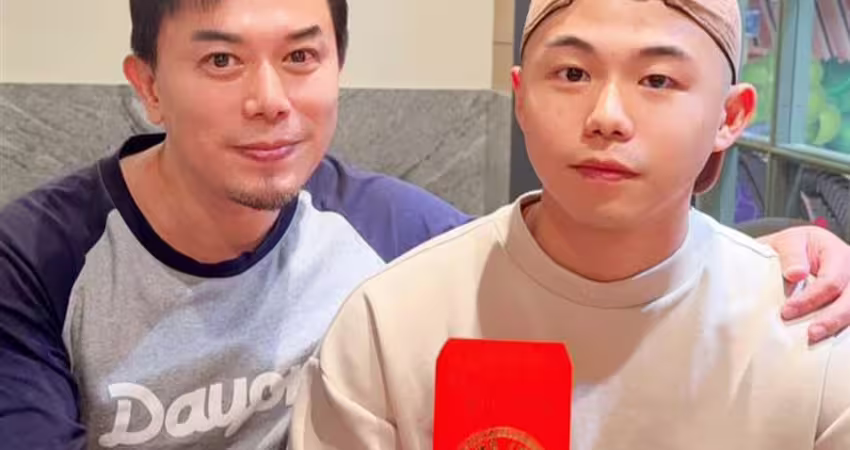 馬幼興24歲兒剛退伍！同框爸爸「高清正臉照」曝光 網驚呼：帥哥
