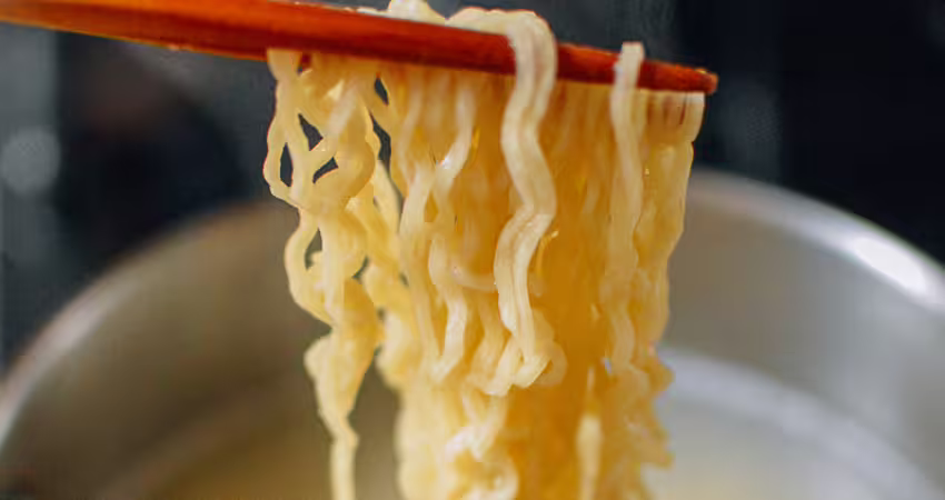 泡麵「調味包」該先加還後放？大廠曝正確加法：味道更有層次