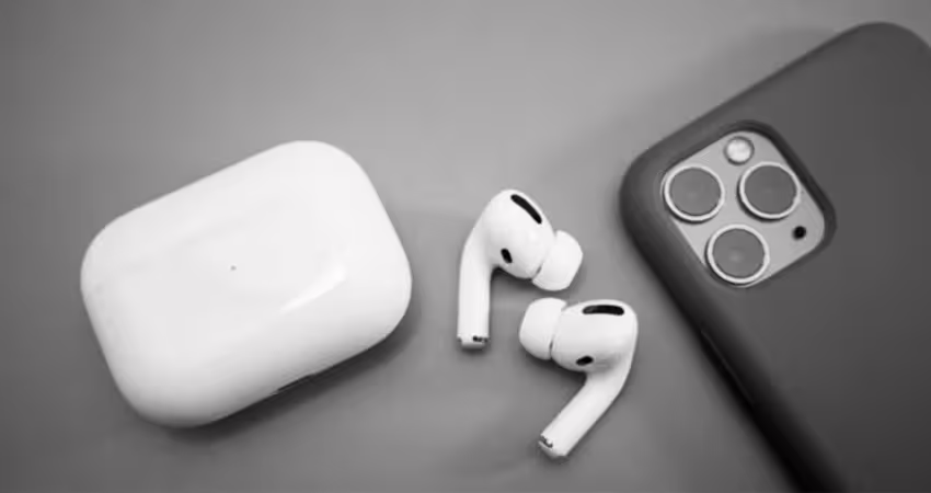 重量級新品連發！蘋果傳明年推「鏡頭版」AirPods　還有新摺疊機