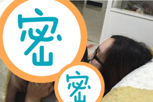 女子抱著「寵物上床」睡覺，讓網友全看傻眼了！因為她養的東西，竟然是重達「170公斤」的...