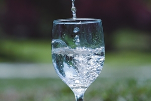 水該怎麼個喝法？一次搞懂正確「喝水」的秘辛！10個重要時刻，這樣飲用好健康....