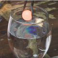 把燒紅的镍球放進涼水裡的過程，實在是太奇特了！好像科幻片裡的場景！