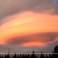 瑞典驚現神秘的火紅飛碟雲