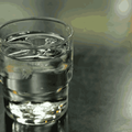 心理測試：沙漠中遇到一杯水，你會喝嗎？測出你的戒備心有多重！