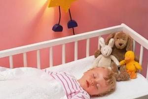 開夜燈睡覺，對寶寶危害有多大？