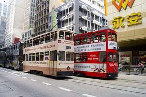 香港最繁華市中心街區的叮叮車，一道特別的風景，距今有100多年的歷史