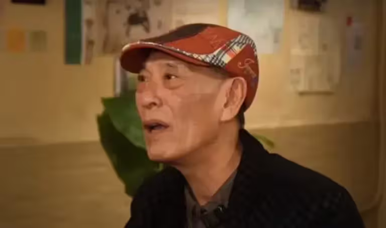 ▲香港資深武打演員鍾發(如圖)在節目上痛批成龍,直言這些曾與成龍出生入死的兄弟們,只要分得其千分之一的財產就足以安度餘生。(圖/截取自《威哥會館》YouTube) ▲香港資深武打演員鍾發(如圖)在節目上痛批成龍,直言這些曾與成龍出生入死的兄弟們,只要分得其千分之一的財產就足以安度餘生。(圖/截取自《威哥會館》YouTube)