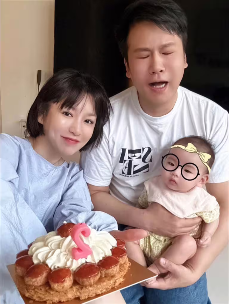 林可唯(左)與李崗霖開心成為新手爸媽。(圖/翻攝自臉書) 林可唯(左)與李崗霖開心成為新手爸媽。(圖/翻攝自臉書)