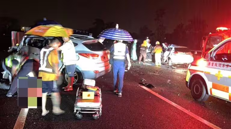 這起車禍造成2名駕駛死亡。(圖/翻攝畫面) 這起車禍造成2名駕駛死亡。(圖/翻攝畫面)