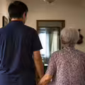 兒子高中仍跟媽媽睡！70歲老母慘成洩慾工具