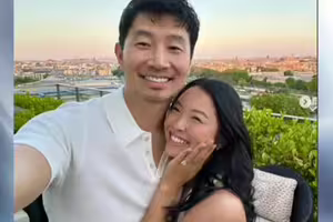 《尚氣》劉思慕求婚成功！「台裔未婚妻」曬超大鑽戒：永遠在一起