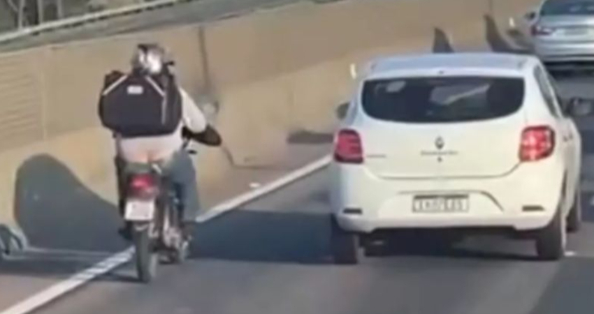 公路硬要鑽！下秒騎士被卡車輾爆頭　「屍塊滿地散落」慘死