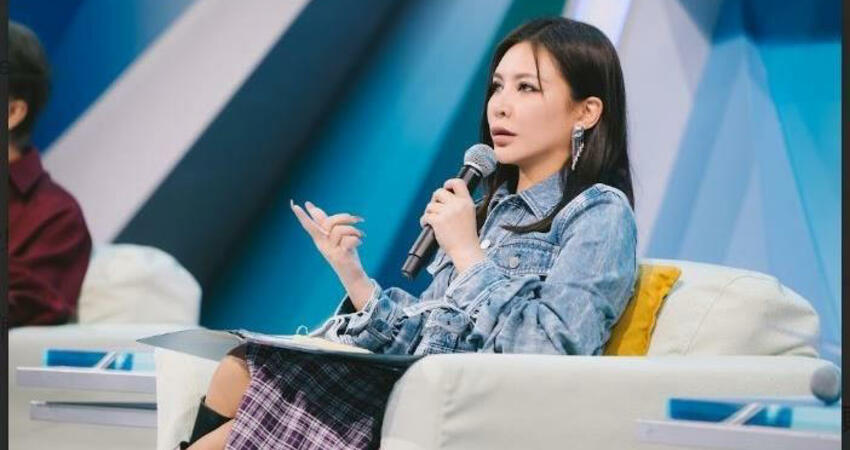 錄到一半出事了！艾怡良突失控丟筆暴走 「關鍵導火線」曝光